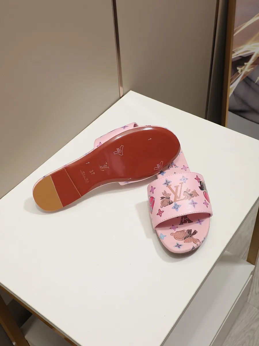 👟👟Ex-factory price 320👟👟 LV’s new flat-low flip-flops, 5D printed jade rabbit pattern, cowhide surface and sheepskin lining, genuine leather bottom imported from Italy, size 35-41